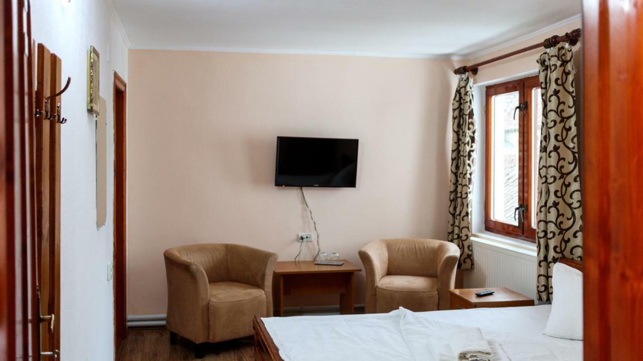 Pension Ladyna Hotel Sebis Ngoại thất bức ảnh