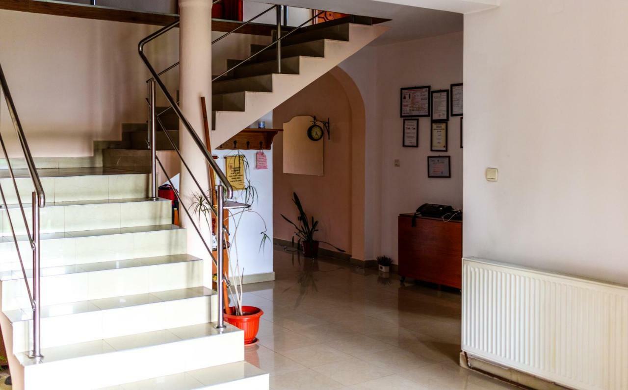Pension Ladyna Hotel Sebis Ngoại thất bức ảnh